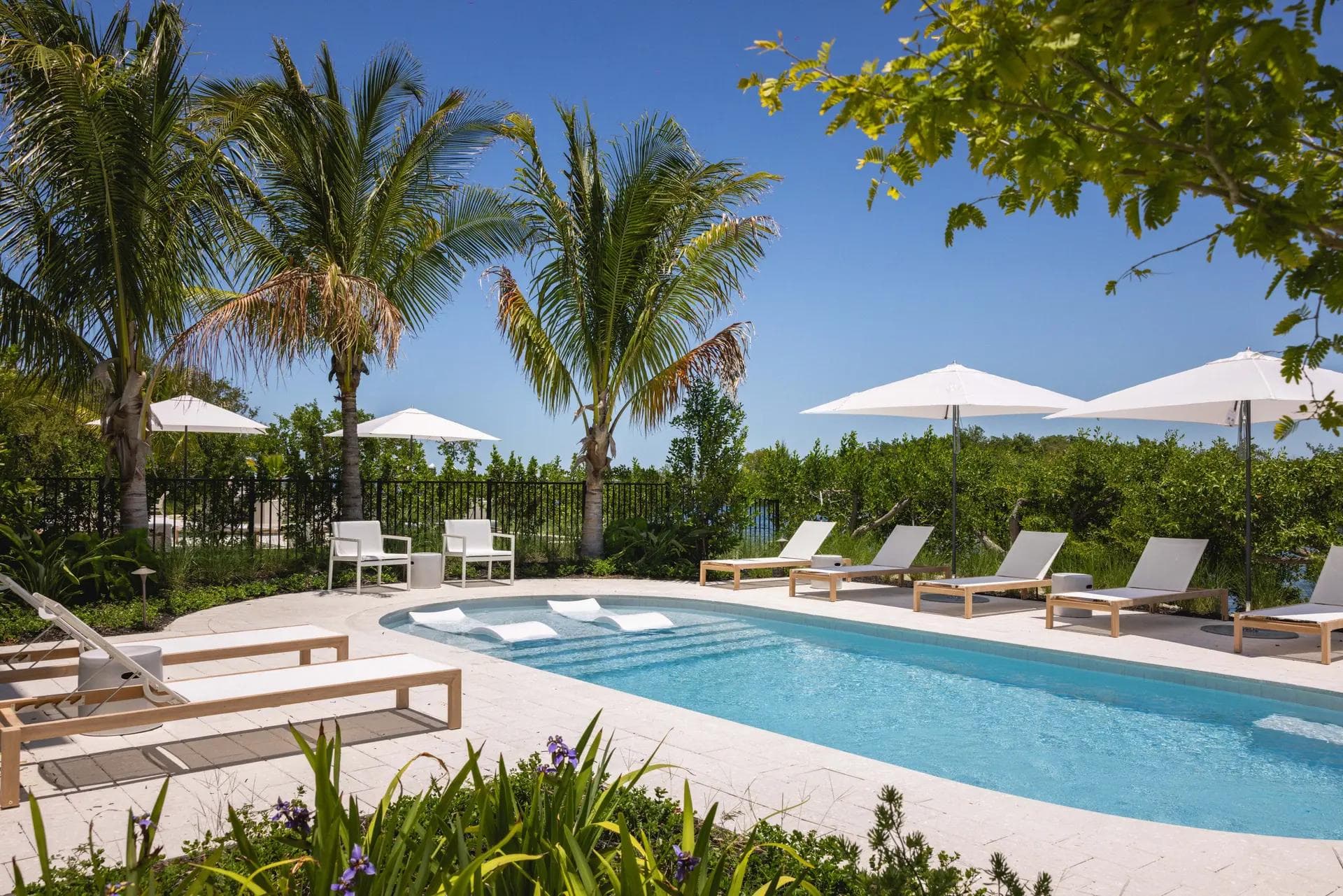 Private Pools & Sundecks